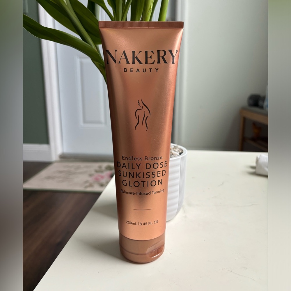Nakery Beauty Bronze Self Tan daily dose Tanning Glotion Face Body Sealed 8.45oz